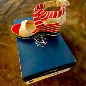 Red, white and blue Sperry top sider sandal 7M